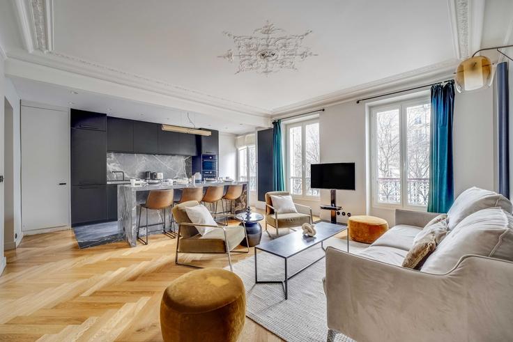 8th arrondissement, Paris에 위치한 Building Boulevard des Batignolles - checkmyguest - 1350439 유닛의 세련된 인테리어가 돋보이는 거실 8th arrondissement, Paris에 위치한 Building Boulevard des Batignolles - checkmyguest - 1350439 유닛의 세련된 인테리어가 돋보이는 거실