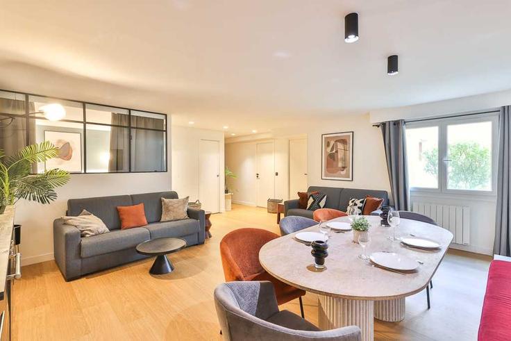 Sala de estar elegantemente projetada com móveis modernos em um apartamento no Building Rue Pelée - checkmyguest - 1349972 em 11th arrondissement, Paris Sala de estar elegantemente projetada com móveis modernos em um apartamento no Building Rue Pelée - checkmyguest - 1349972 em 11th arrondissement, Paris