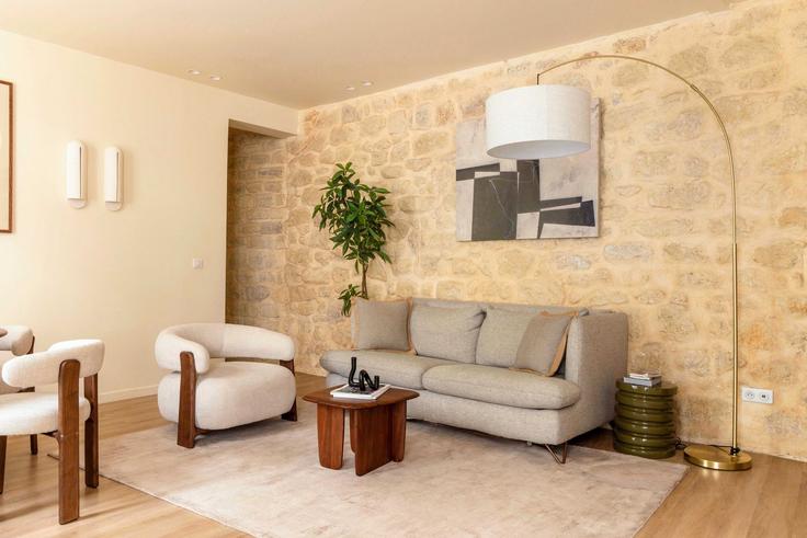 Building Rue Lamartine - checkmyguest - 1350294 adresindeki bir dairede modern mobilyalarla zarif bir şekilde tasarlanmış oturma odası 9th arrondissement, Paris