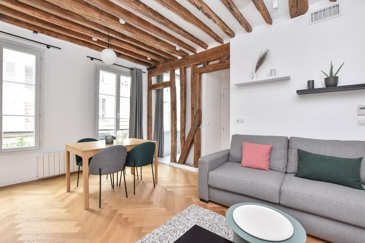 3rd arrondissement, Paris에 위치한 Building Boulevard Saint-Martin - checkmyguest - 1350475 유닛의 세련된 인테리어가 돋보이는 거실