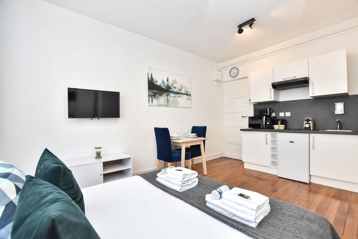 Elegante sala de estar con mobiliario moderno en un apartamento en Building Rue Faidherbe - checkmyguest - 1350200 en 11th arrondissement, Paris Elegante sala de estar con mobiliario moderno en un apartamento en Building Rue Faidherbe - checkmyguest - 1350200 en 11th arrondissement, Paris