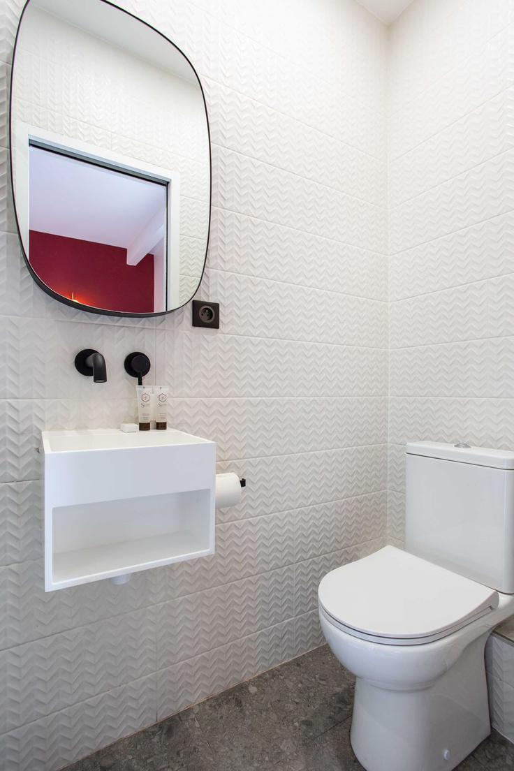 Refined and beautifully designed bathroom with sophisticated touches at Building Rue de Javel - checkmyguest - 1350883 in 15th arrondissement, Paris