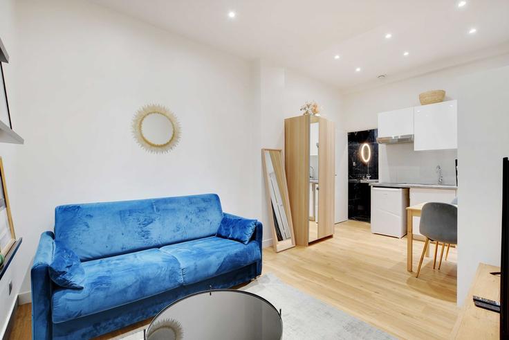 Building Rue Richer - checkmyguest - 1350192 adresindeki bir dairede modern mobilyalarla zarif bir şekilde tasarlanmış oturma odası 9th arrondissement, Paris