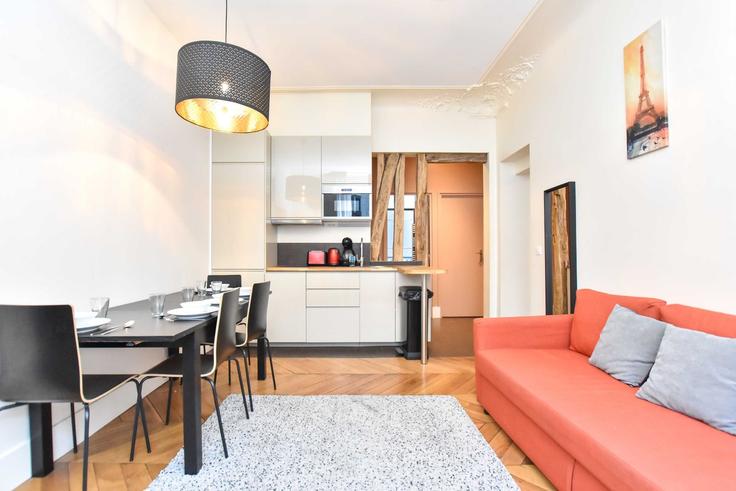 Elegant gestaltetes Wohnzimmer mit moderner Einrichtung in einer Wohnung im Building Rue Réaumur - checkmyguest - 1351024 in 2nd arrondissement, Paris Elegant gestaltetes Wohnzimmer mit moderner Einrichtung in einer Wohnung im Building Rue Réaumur - checkmyguest - 1351024 in 2nd arrondissement, Paris