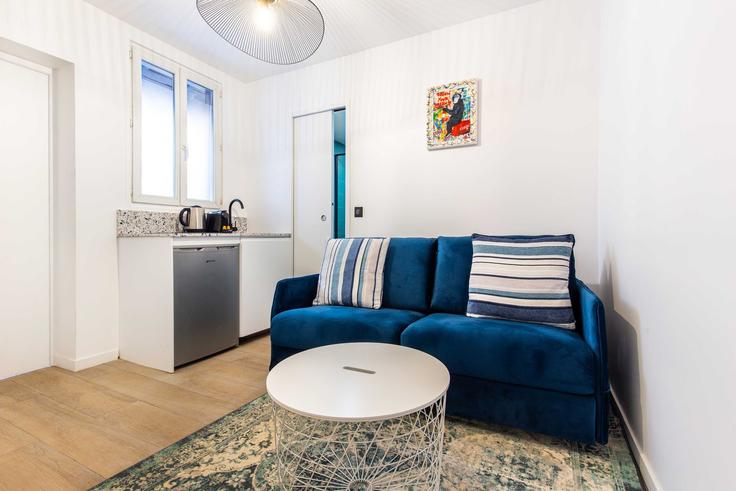 Elegant gestaltetes Wohnzimmer mit moderner Einrichtung in einer Wohnung im Building Rue de Javel - checkmyguest - 1350778 in 15th arrondissement, Paris Elegant gestaltetes Wohnzimmer mit moderner Einrichtung in einer Wohnung im Building Rue de Javel - checkmyguest - 1350778 in 15th arrondissement, Paris