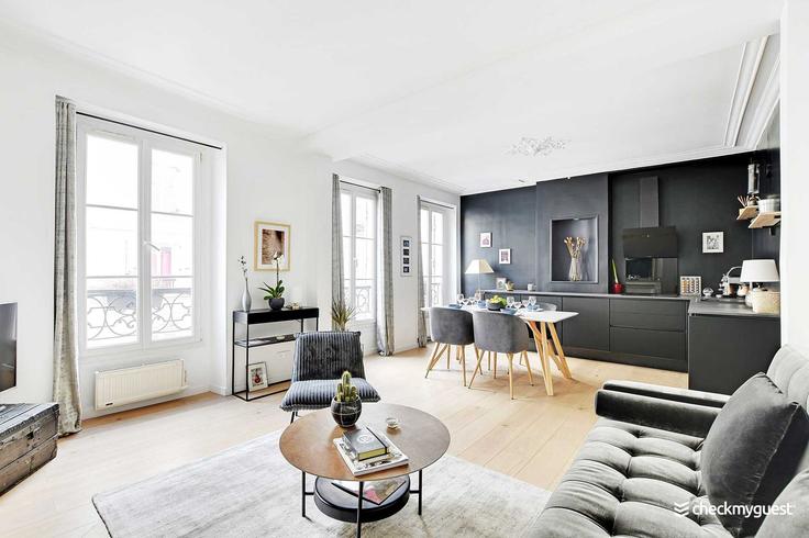 Sala de estar elegantemente projetada com móveis modernos em um apartamento no Building Rue des Moines - checkmyguest - 1350217 em 17th arrondissement, Paris