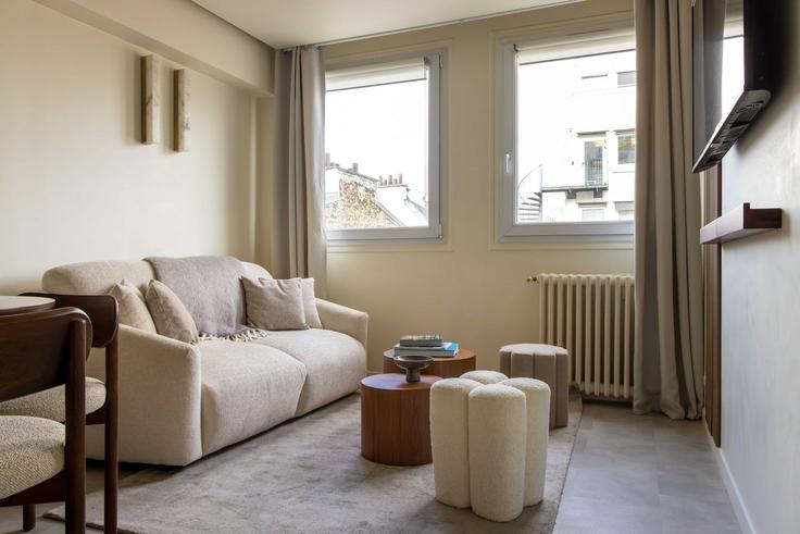 Salle de séjour élégante avec mobilier moderne dans un appartement à Building Rue de Ponthieu - checkmyguest - 1350170 à 8th arrondissement, Paris Salle de séjour élégante avec mobilier moderne dans un appartement à Building Rue de Ponthieu - checkmyguest - 1350170 à 8th arrondissement, Paris
