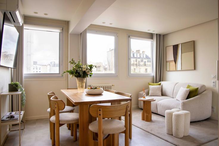 Paris 8th arrondissementのBuilding Rue de Ponthieu - checkmyguest - 1350480のアパートメントにある、モダンな家具を備えたエレガントなデザインのリビングルーム