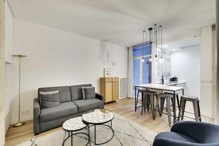 Salle de séjour élégante avec mobilier moderne dans un appartement à Building Rue Rampon - checkmyguest - 1351055 à 11th arrondissement, Paris