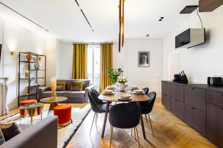 Elegante sala de estar con mobiliario moderno en un apartamento en Building Rue de Lyon - checkmyguest - 1320746 en 12th arrondissement, Paris