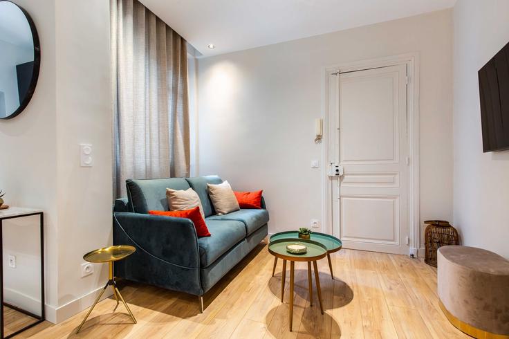 12th arrondissement, Paris에 위치한 Building Rue de Lyon - checkmyguest - 1320747 아파트의 세련된 인테리어가 돋보이는 거실 12th arrondissement, Paris에 위치한 Building Rue de Lyon - checkmyguest - 1320747 아파트의 세련된 인테리어가 돋보이는 거실