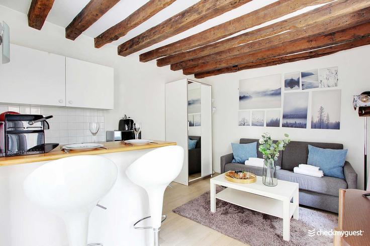 Building Rue Mouffetard - checkmyguest - 1350465 adresindeki bir dairede modern mobilyalarla zarif bir şekilde tasarlanmış oturma odası 5th arrondissement, Paris