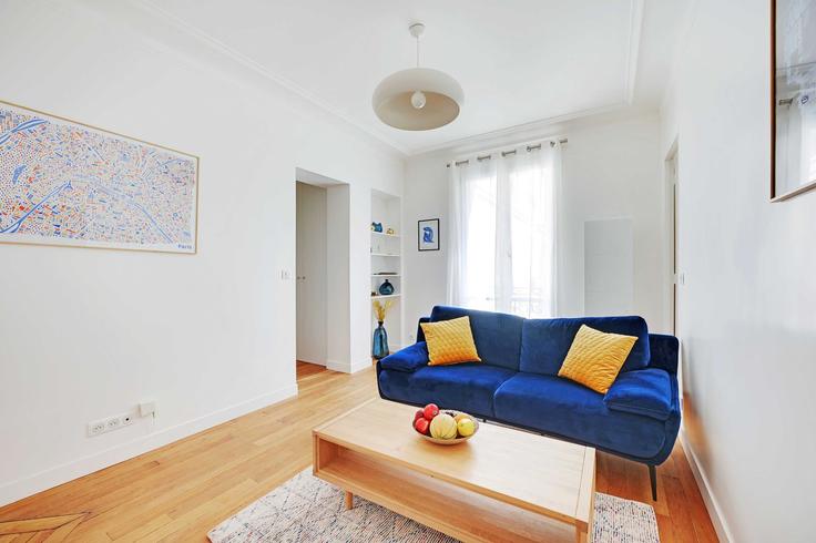 Elegante sala de estar con mobiliario moderno en un apartamento en Building Rue du Commerce - checkmyguest - 1350063 en 15th arrondissement, Paris Elegante sala de estar con mobiliario moderno en un apartamento en Building Rue du Commerce - checkmyguest - 1350063 en 15th arrondissement, Paris