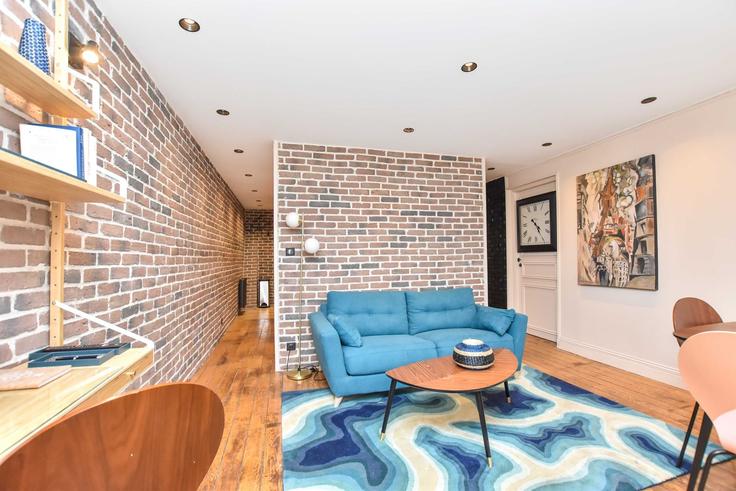 Building Rue Notre Dame de Nazareth - checkmyguest - 1350325 adresindeki bir dairede modern mobilyalarla zarif bir şekilde tasarlanmış oturma odası 3rd arrondissement, Paris