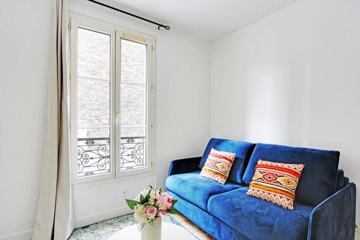 Elegante sala de estar con mobiliario moderno en un apartamento en Building Rue du Faubourg Saint-Antoine - checkmyguest - 1351161 en 12th arrondissement, Paris