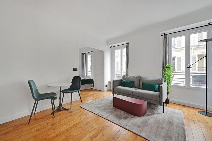Elegante sala de estar con mobiliario moderno en un apartamento en Building Rue Poncelet - checkmyguest - 1351064 en 17th arrondissement, Paris