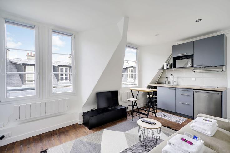 Sala de estar elegantemente projetada com móveis modernos em um apartamento no Building Avenue Niel - checkmyguest - 1351147 em 17th arrondissement, Paris Sala de estar elegantemente projetada com móveis modernos em um apartamento no Building Avenue Niel - checkmyguest - 1351147 em 17th arrondissement, Paris