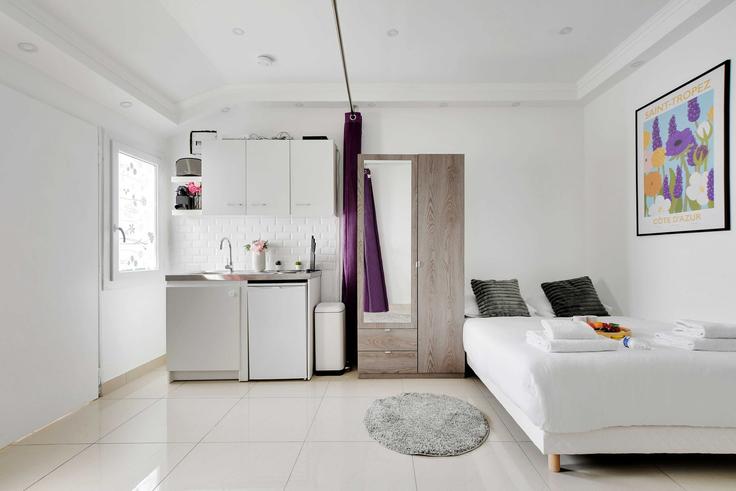 Elegante sala de estar con mobiliario moderno en un apartamento en Building Rue Richard Lenoir - checkmyguest - 1350408 en 11th arrondissement, Paris