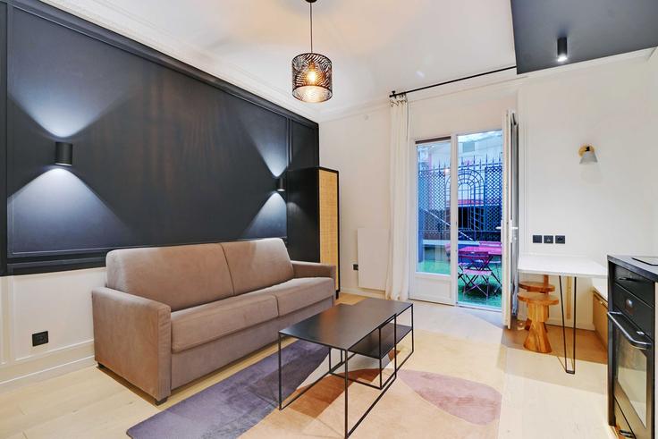 Elegante sala de estar con mobiliario moderno en un apartamento en Building Square Thiers - checkmyguest - 1350178 en 16th arrondissement, Paris