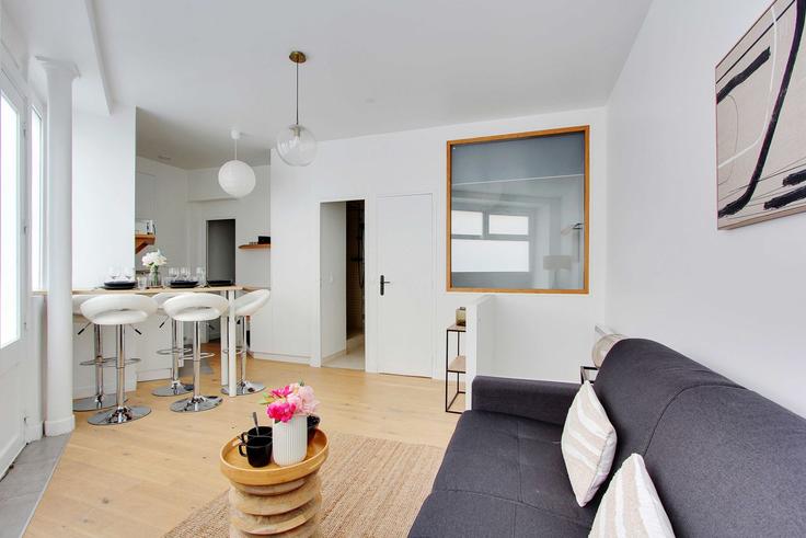 Building Rue Montcalm - checkmyguest - 1350918 adresindeki bir dairede modern mobilyalarla zarif bir şekilde tasarlanmış oturma odası 18th arrondissement, Paris Building Rue Montcalm - checkmyguest - 1350918 adresindeki bir dairede modern mobilyalarla zarif bir şekilde tasarlanmış oturma odası 18th arrondissement, Paris