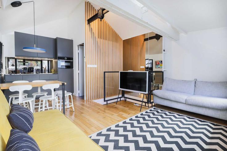 Sala de estar elegantemente projetada com móveis modernos em um apartamento no Building Rue Amelot - checkmyguest - 1350526 em 11th arrondissement, Paris Sala de estar elegantemente projetada com móveis modernos em um apartamento no Building Rue Amelot - checkmyguest - 1350526 em 11th arrondissement, Paris