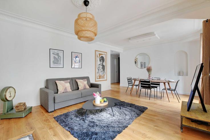 Elegante sala de estar con mobiliario moderno en un apartamento en Building Rue Pergolèse - checkmyguest - 1348415 en 16th arrondissement, Paris