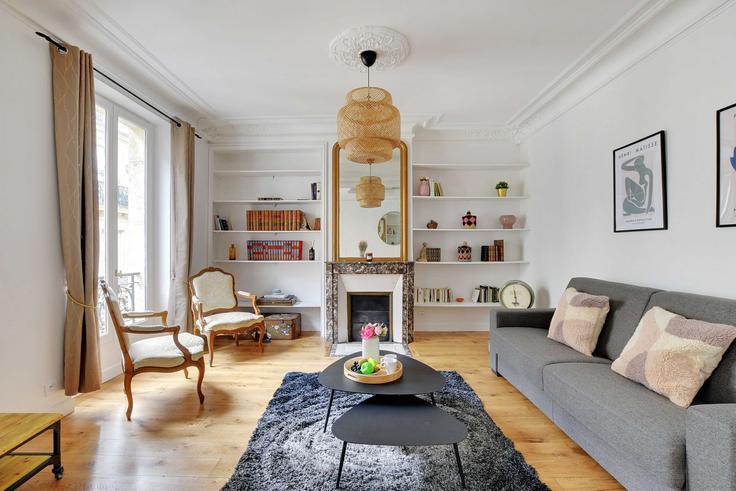 Elegante sala de estar con mobiliario moderno en un apartamento en Building Rue Pergolèse - checkmyguest - 1348415 en 16th arrondissement, Paris