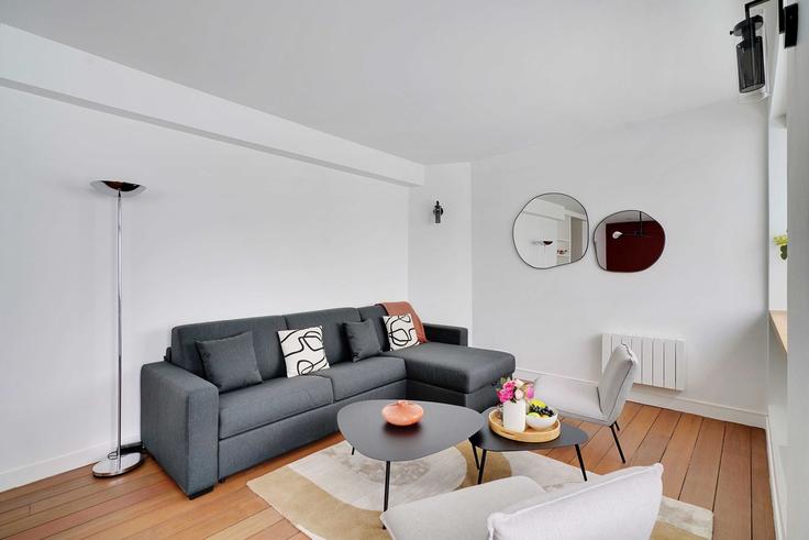 Salle de séjour élégante avec mobilier moderne dans un appartement à Building Cité Popincourt - checkmyguest - 1351163 à 11th arrondissement, Paris
