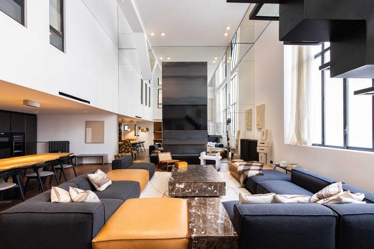 Paris 9th arrondissementのBuilding Rue Chaptal - checkmyguest - 1349070のアパートメントにある、モダンな家具を備えたエレガントなデザインのリビングルーム