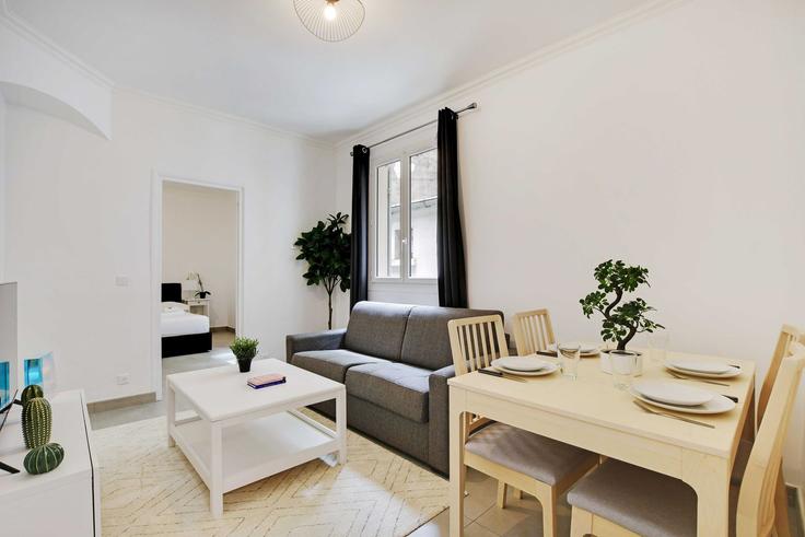 Salle de séjour élégante avec mobilier moderne dans un appartement à Building Rue de Picpus - checkmyguest - 1348153 à 12th arrondissement, Paris