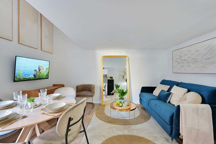 Le Kremlin-Bicêtre Le Kremlin-BicêtreのBuilding Avenue Eugène Thomas - checkmyguest - 1351019のアパートメントにある、モダンな家具を備えたエレガントなデザインのリビングルーム