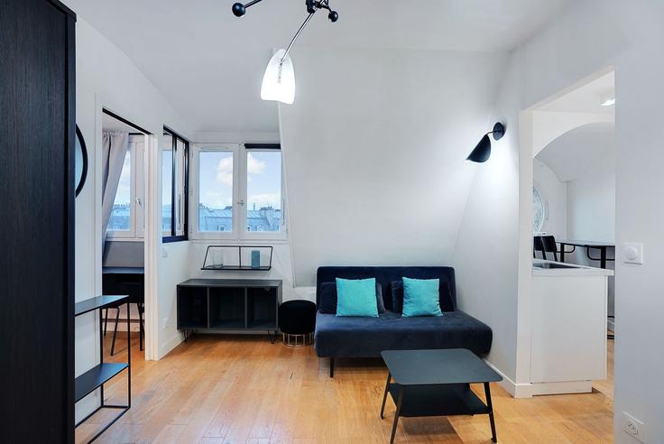 Paris 17th arrondissementのBuilding Avenue Niel - checkmyguest - 1348081のアパートメントにある、モダンな家具を備えたエレガントなデザインのリビングルーム Paris 17th arrondissementのBuilding Avenue Niel - checkmyguest - 1348081のアパートメントにある、モダンな家具を備えたエレガントなデザインのリビングルーム