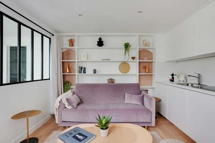 Paris 1st arrondissementのBuilding Rue Montmartre - checkmyguest - 1350528のアパートメントにある、モダンな家具を備えたエレガントなデザインのリビングルーム