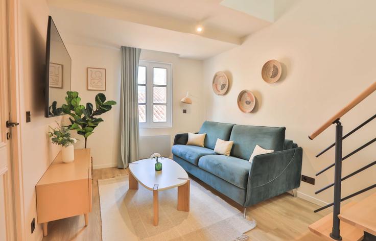 Elegant gestaltetes Wohnzimmer mit moderner Einrichtung in einer Wohnung im Building Rue des Feniers - checkmyguest - 1350668 in Saint-Tropez, Saint-Tropez