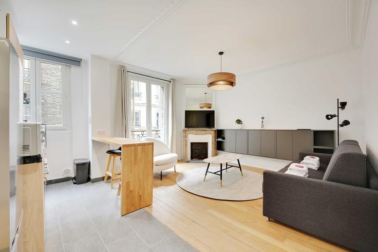 Sala de estar elegantemente projetada com móveis modernos em um apartamento no Building Rue Nollet - checkmyguest - 1052552 em 17th arrondissement, Paris