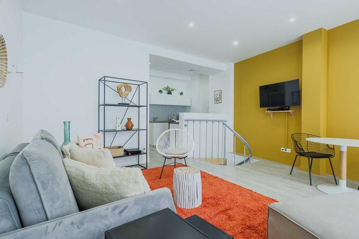 Salle de séjour élégante avec mobilier moderne dans un appartement à Building Rue Lamartine - checkmyguest - 1350837 à 9th arrondissement, Paris