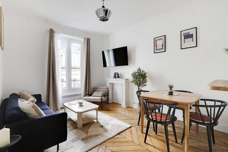 Elegante sala de estar con mobiliario moderno en un apartamento en Building Boulevard Voltaire - checkmyguest - 1348107 en 11th arrondissement, Paris Elegante sala de estar con mobiliario moderno en un apartamento en Building Boulevard Voltaire - checkmyguest - 1348107 en 11th arrondissement, Paris