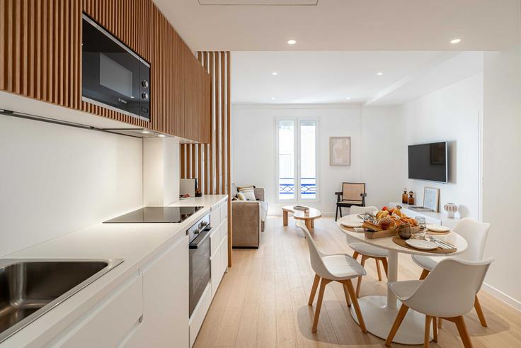 Salle de séjour élégante avec mobilier moderne dans un appartement à Building Rue du Commandant André - checkmyguest - 1350653 à Cannes, Cannes