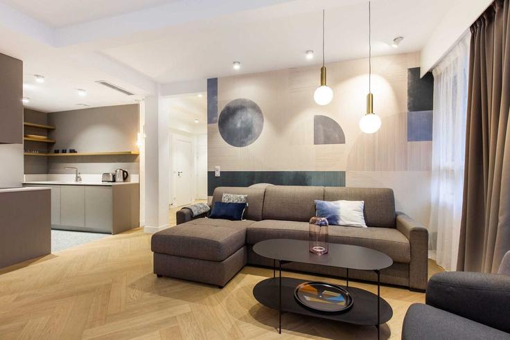 Sala de estar elegantemente projetada com móveis modernos em um apartamento no Building Rue Henri Heine - checkmyguest - 1348072 em 16th arrondissement, Paris