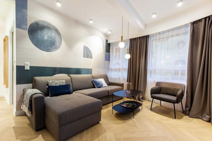 Elegante sala de estar con mobiliario moderno en un apartamento en Building Rue Henri Heine - checkmyguest - 1348072 en 16th arrondissement, Paris