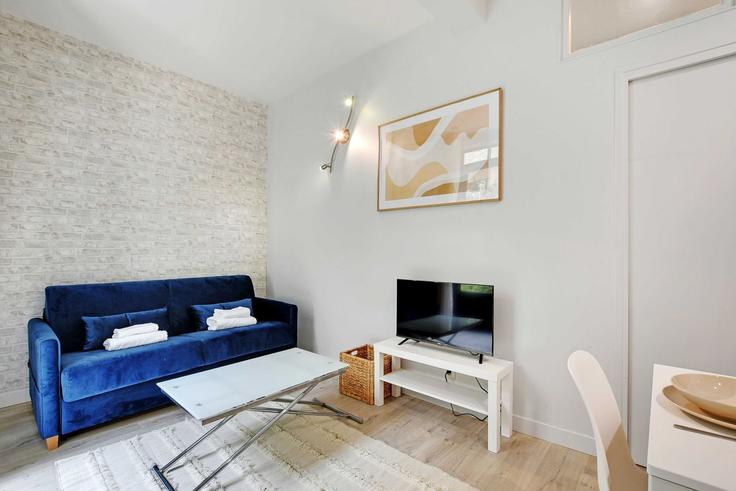Elegante sala de estar con mobiliario moderno en un apartamento en Building Rue Bargue - checkmyguest - 1350641 en 15th arrondissement, Paris