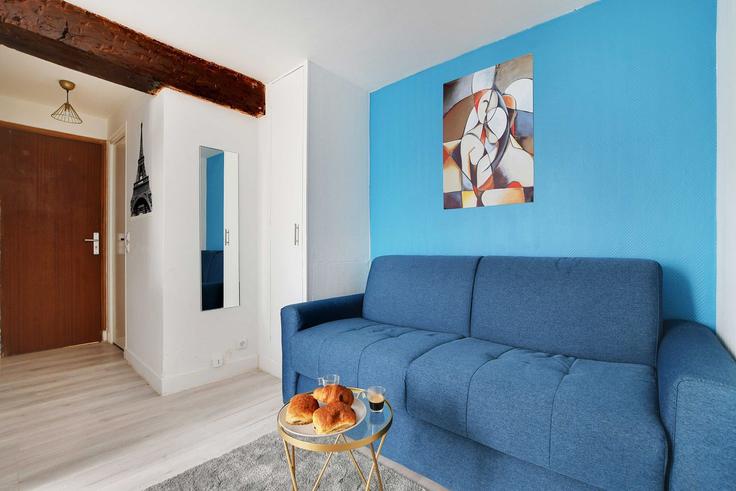 Salle de séjour élégante avec mobilier moderne dans un appartement à Building Rue de Bretagne - checkmyguest - 1350691 à 3rd arrondissement, Paris Salle de séjour élégante avec mobilier moderne dans un appartement à Building Rue de Bretagne - checkmyguest - 1350691 à 3rd arrondissement, Paris