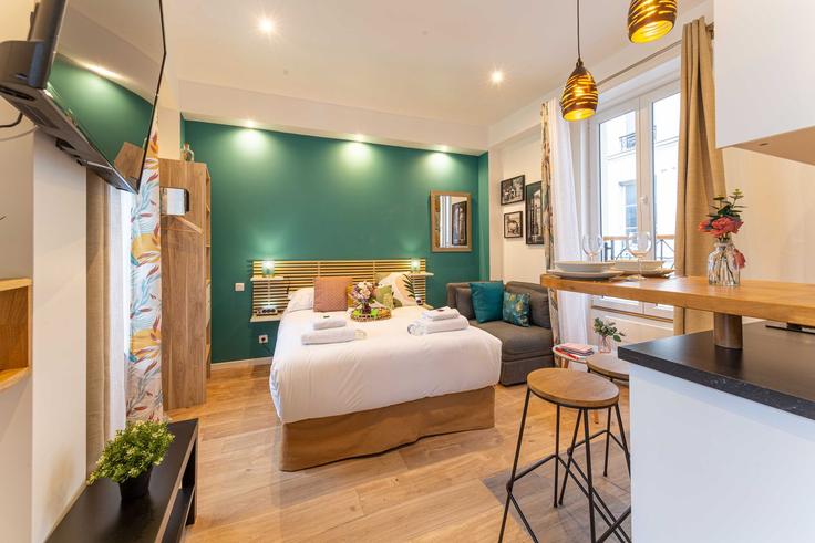 Sala de estar elegantemente projetada com móveis modernos em um apartamento no Building Rue Beauregard - checkmyguest - 1351176 em 2nd arrondissement, Paris Sala de estar elegantemente projetada com móveis modernos em um apartamento no Building Rue Beauregard - checkmyguest - 1351176 em 2nd arrondissement, Paris