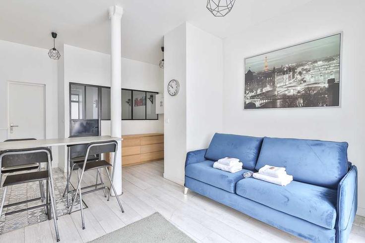 Building Rue de Domrémy - checkmyguest - 1350183 adresindeki bir dairede modern mobilyalarla zarif bir şekilde tasarlanmış oturma odası 13th arrondissement, Paris