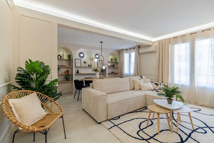 Cannes, Cannes에 위치한 Building Rue du Général Ferrié - checkmyguest - 1350634 아파트의 세련된 인테리어가 돋보이는 거실 Cannes, Cannes에 위치한 Building Rue du Général Ferrié - checkmyguest - 1350634 아파트의 세련된 인테리어가 돋보이는 거실