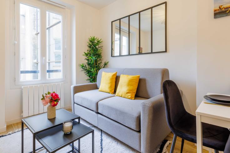 Building Rue Keller - checkmyguest - 1052561 - PAR adresindeki bir dairede modern mobilyalarla zarif bir şekilde tasarlanmış oturma odası 11th arrondissement, Paris