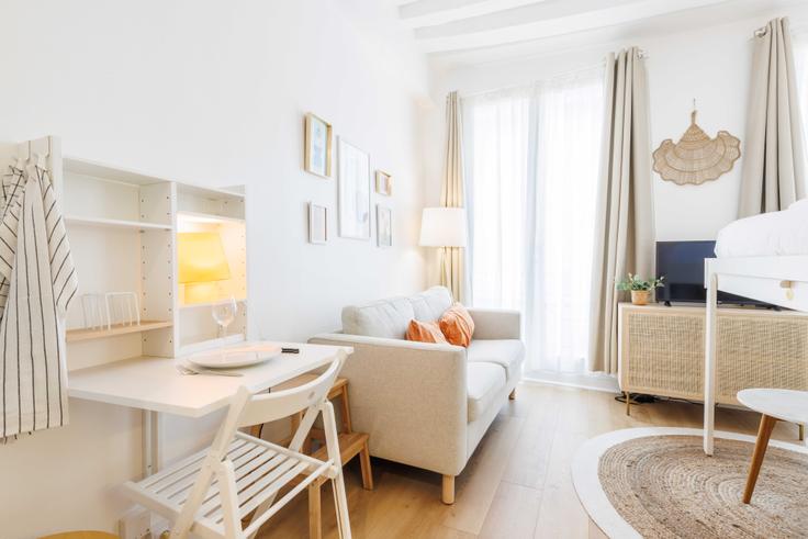 Paris 1st arrondissement의 Rue Jean-Jacques Rousseau (1052642P)에 위치한 스튜디오 풀퍼니시드 아파트 – 사진 1장