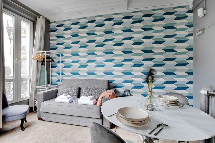 Paris 10th arrondissementのBuilding Boulevard de Magenta - checkmyguest - 1350985のアパートメントにある、モダンな家具を備えたエレガントなデザインのリビングルーム