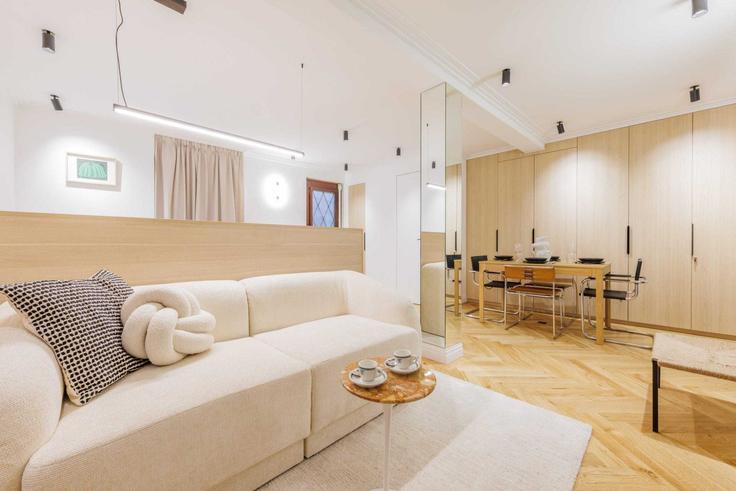 Sala de estar elegantemente projetada com móveis modernos em um apartamento no Building Villa Laugier - checkmyguest - 1350934 em 17th arrondissement, Paris Sala de estar elegantemente projetada com móveis modernos em um apartamento no Building Villa Laugier - checkmyguest - 1350934 em 17th arrondissement, Paris