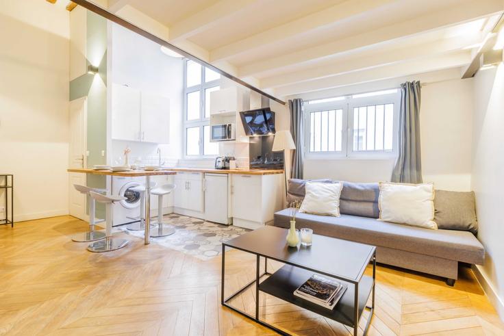 Salle de séjour élégante avec mobilier moderne dans un appartement à Building Rue d'Aboukir - checkmyguest - 1347951 à 2nd arrondissement, Paris